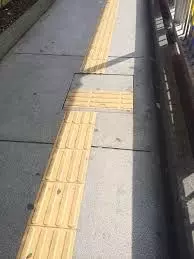 為何每次水溝蓋都放歪!強迫症網友超煩躁…「不對齊」原因公開:背後有用意!