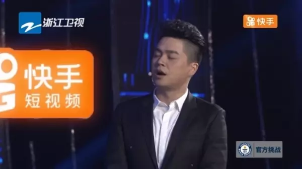 13歲的他「邊拋接並秒解開3顆魔術方塊」!超神技術讓在場人看傻眼!全解開的那一刻,打破金氏世界紀錄!