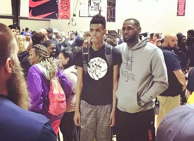 狂轟43+11!詹皇兒子對手15歲2米01天才太橫,名記:或高中進NBA