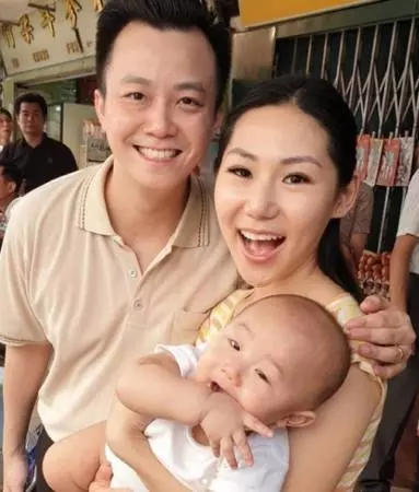 梁志強抱外孫客串電影 女兒討「出場費」