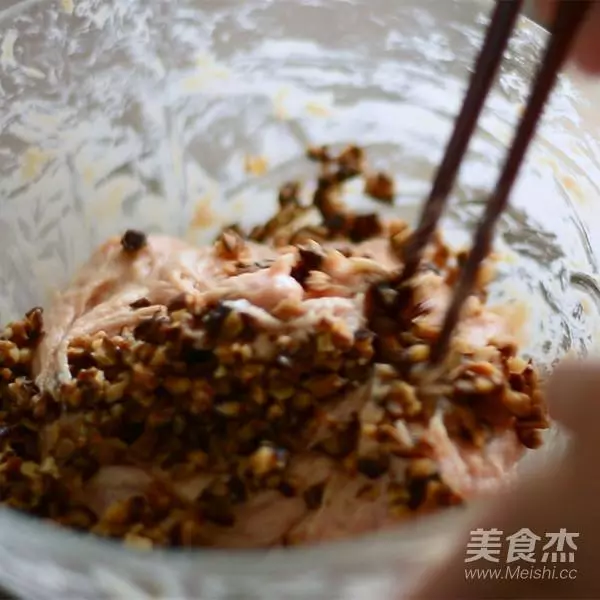 吃了這麼多年苦瓜才知道,原來把「苦源」切掉後,苦味就沒有了
