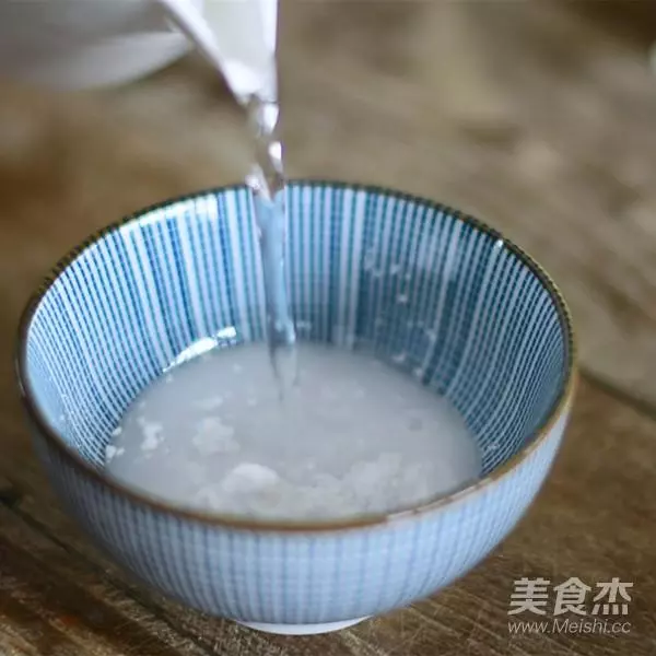 吃了這麼多年苦瓜才知道,原來把「苦源」切掉後,苦味就沒有了