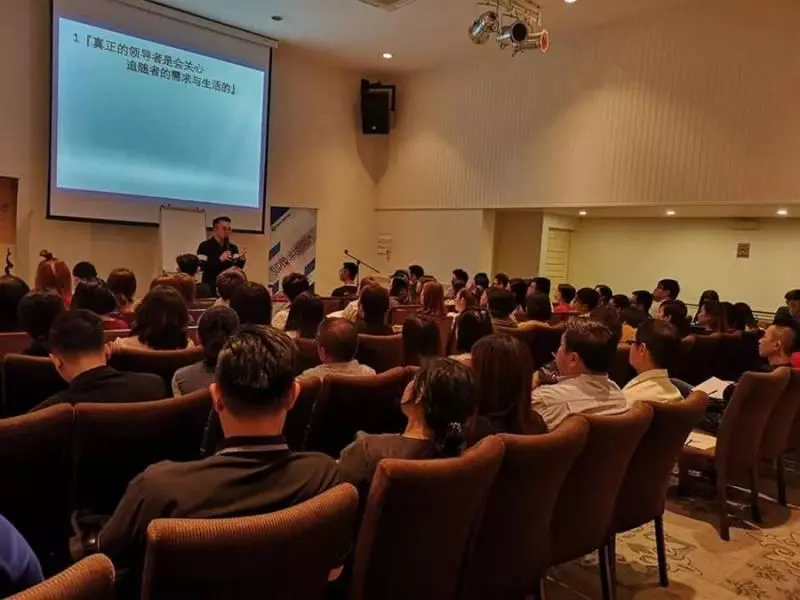 曾經窮到口袋裡的錢不夠吃飯添油,大馬怕羞仔浴火重生變千萬業績CEO!