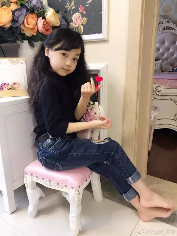 小山竹從素人小孩變日系美女,顏值不輸星二代