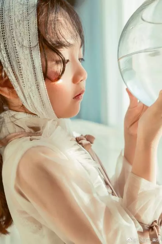 小山竹從素人小孩變日系美女,顏值不輸星二代