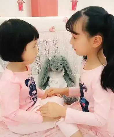 小山竹從素人小孩變日系美女,顏值不輸星二代
