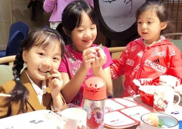 小山竹從素人小孩變日系美女,顏值不輸星二代