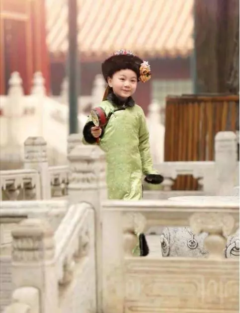 小山竹從素人小孩變日系美女,顏值不輸星二代