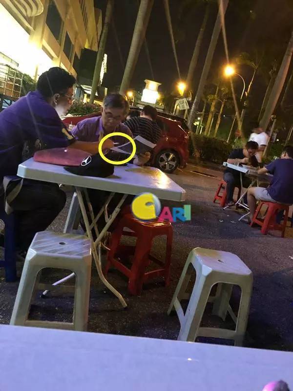 禁菸令失效?蔡添強「無視」友人動作還反問:真的?我沒看見!