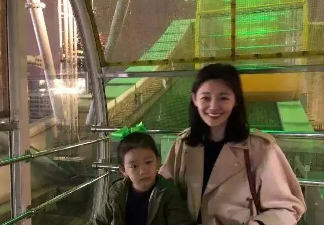 大S一個月瘦身20斤,43歲仍然像個少女,與「姐妹花」同框比美太搶鏡:女人狠起來到底有多?