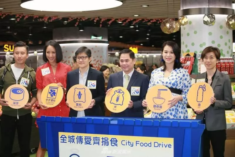 胡杏兒踩高跟挺孕肚出席活動,沒想到如今竟胖成這樣,雙腳簡直不忍直視,慘被身旁的主持人秒殺