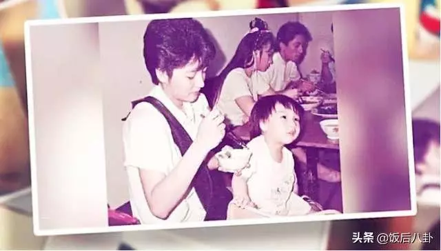 54歲雪梨攜女兒接受採訪,如今滿臉皺紋,衰老自此,女兒竟長得這麼像她