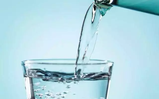早上起床第一口水怎麼喝?2種水千萬別喝!毀腎、毀胃、毀血管