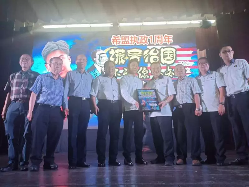 為拉大捐50萬後!張威如被禁出國!背後的真相曝光了!