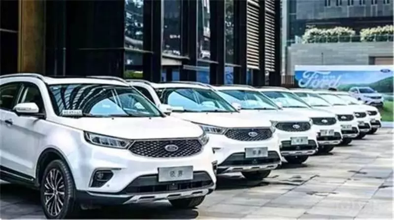 徹底慌了!10000輛汽車被扣海關外,美喊話中方直接表態