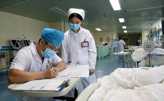 老人中獎二百萬,給四兒女發一樣訊息,只有小兒子的回復得到了這筆錢,做人不能太自私,留一些福氣給別人,才會有新的福氣進來