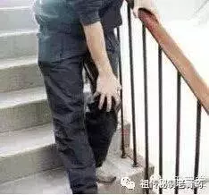「紅糖 + 黑豆」煮著吃,不出半月滑膜炎消失了,膝蓋不疼了,腿腳也不麻木了!
