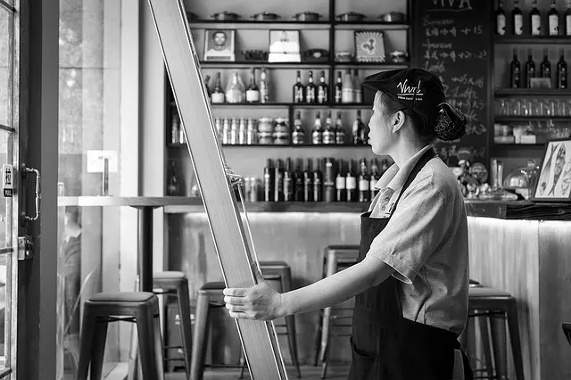 苦讀考上公務員卻「3年內離職」?過來人揭「鐵飯碗」內幕:完全沒生活!