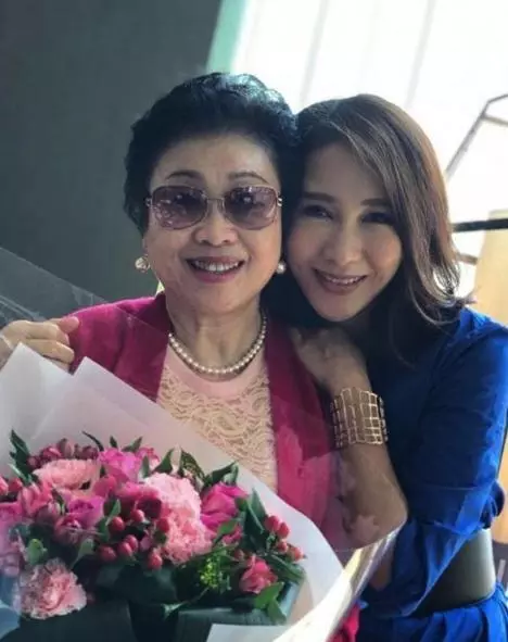 48歲黎姿收到女兒送給她母親節的驚喜:她們心思比任何禮品珍貴!