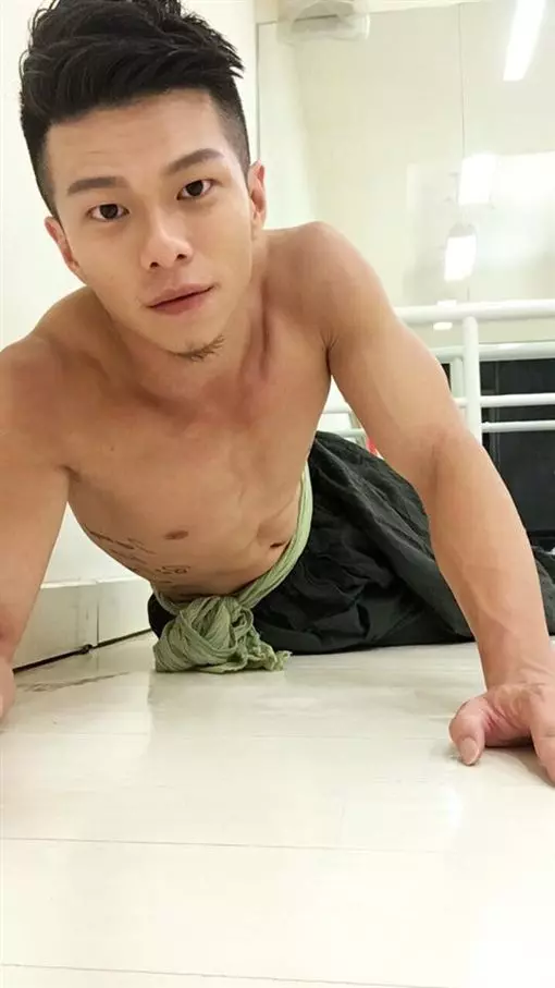《哇塞》到底幾部?「」網紅youtuber「」第4部淫片確定再流出!「性器探頭」沒在怕 !