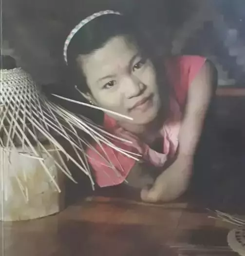 用嘴巴謀生的緬甸姑娘,唯一的心愿是上學
