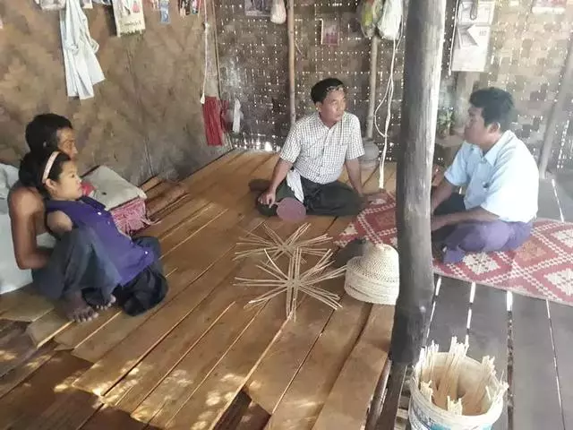 用嘴巴謀生的緬甸姑娘,唯一的心愿是上學