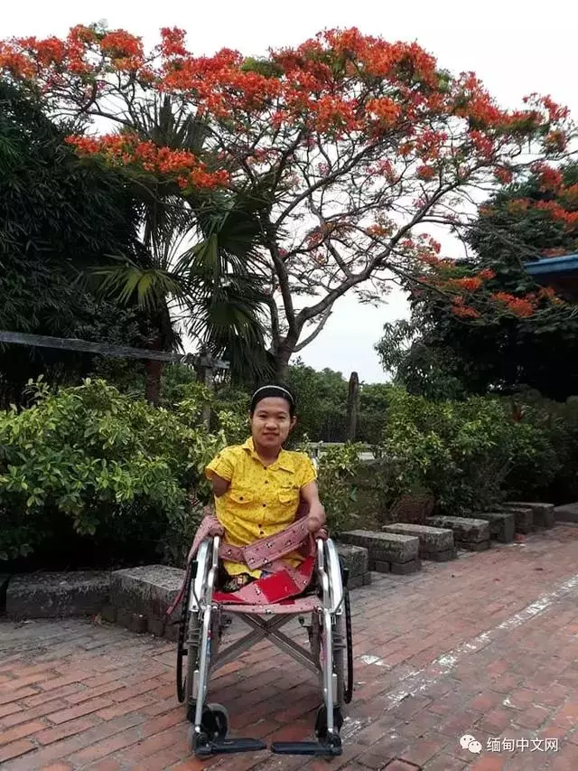 用嘴巴謀生的緬甸姑娘,唯一的心愿是上學