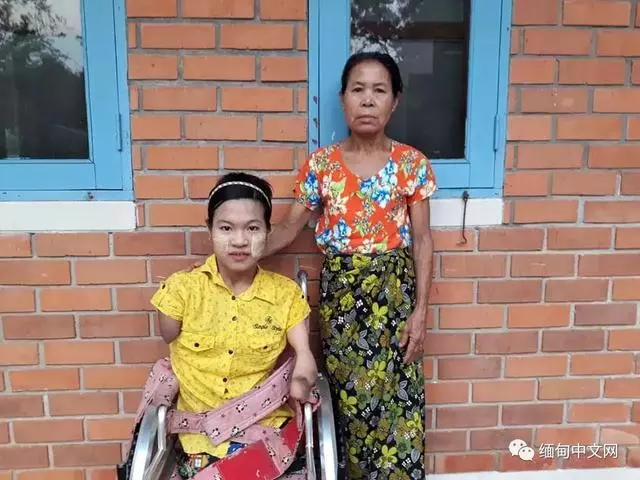 用嘴巴謀生的緬甸姑娘,唯一的心愿是上學