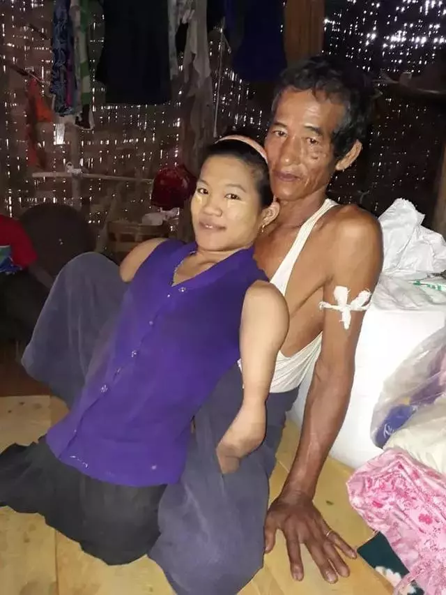 用嘴巴謀生的緬甸姑娘,唯一的心愿是上學