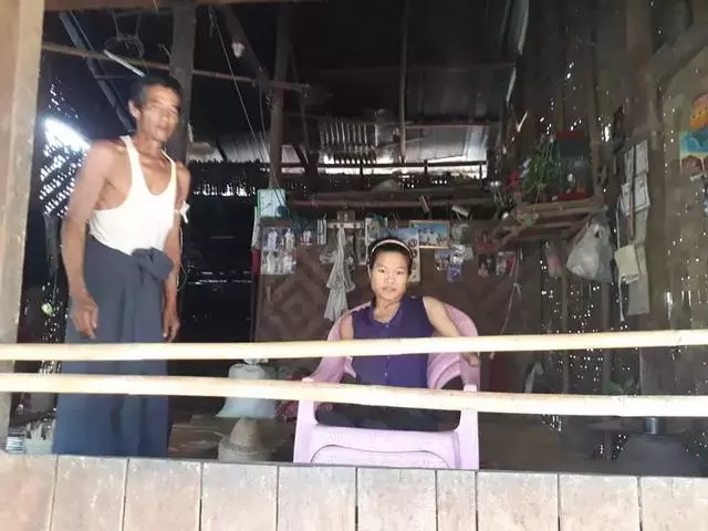 用嘴巴謀生的緬甸姑娘,唯一的心愿是上學