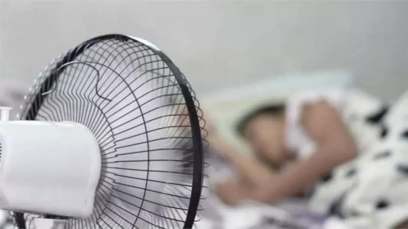 專家呼籲「睡覺開電風扇」會出現4大嚴重影響 網全傻眼:難怪起床身體都怪怪的!