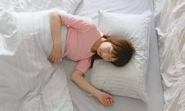 45歲後想要身體健康,謹記晨起「三堅持」、睡前「四不要」