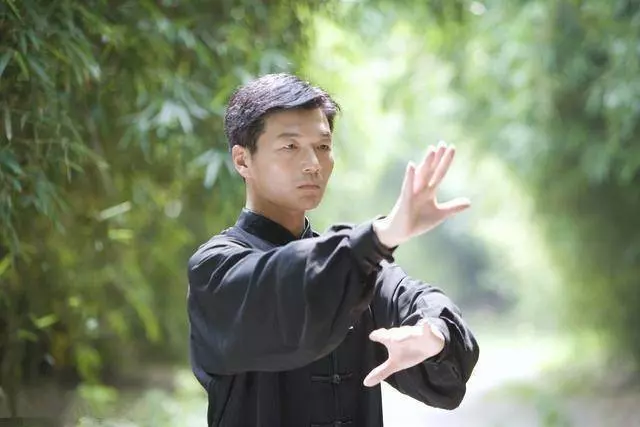45歲後想要身體健康,謹記晨起「三堅持」、睡前「四不要」
