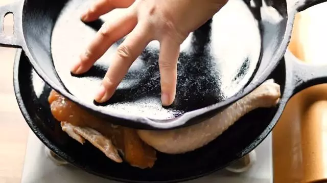 做脆皮雞時,多加「1步」讓雞皮更酥脆,吃起來香嫩入味口感好