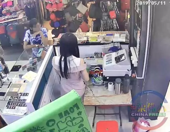 付款時頻問話轉移注意力 女子用假鈔 數商家中招