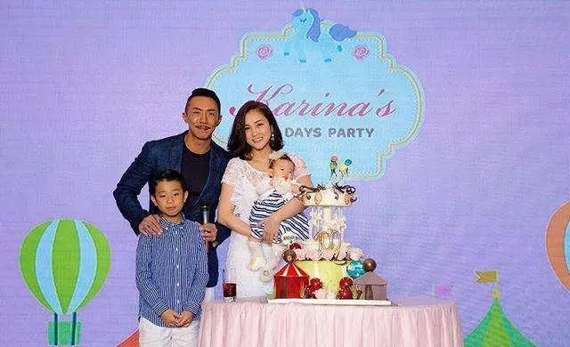 謝安琪親自接兒子放學,不開車卻搭地鐵,11歲兒子這一動作被大讚!