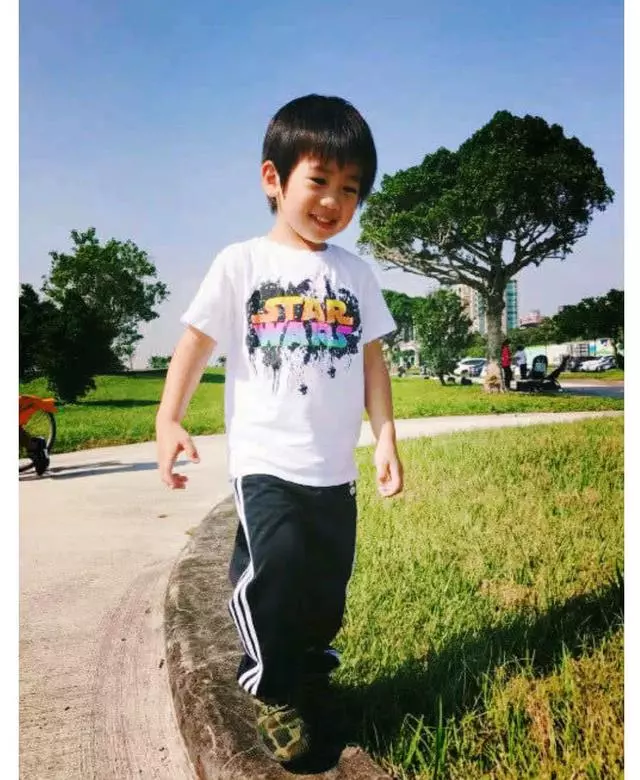 林志穎雙胞胎兒子長大了,二兒子和Kimi越長越像,看得網友都臉盲!