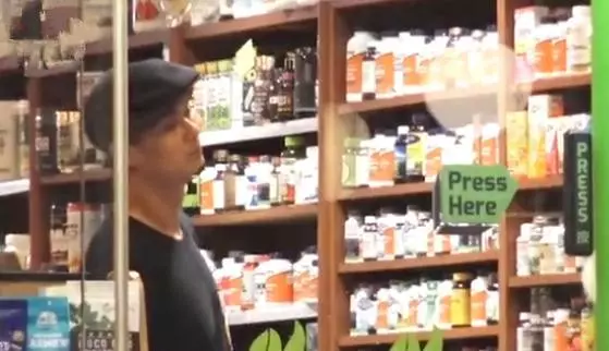 許冠傑大兒子患癌初愈,但暴瘦將近30斤,現獨自買營養品補身!