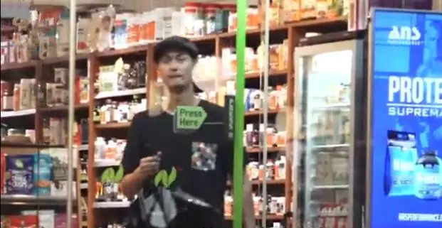 許冠傑大兒子患癌初愈,但暴瘦將近30斤,現獨自買營養品補身!