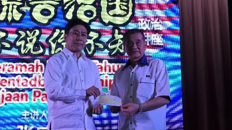 為拉曼捐50萬後!中黑名單禁出國!真相大白了!原來欠將多稅沒交!