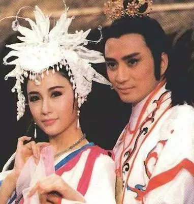 她在當紅時息影結婚…離婚收場「被親妹拐走財產」 遭到通緝後銷聲匿跡「一生令人唏噓」