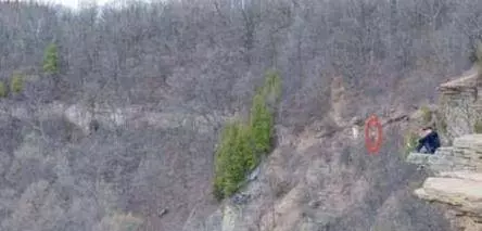 難得見到!男子把登山照放大後,再也不敢一個人去登山了!
