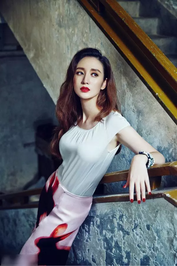 她為拍戲隱瞞懷孕,沙漠高強度工作導致胎死腹中,網友:值得嗎