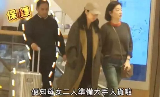 64歲林青霞被傳再婚後,現身商場血拚,爆肥到完全認不出