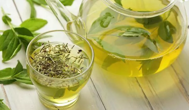 生病是自己「吃」出來的,4種食物全扔了也不要吃,有致ai風險,很多人卻天天吃