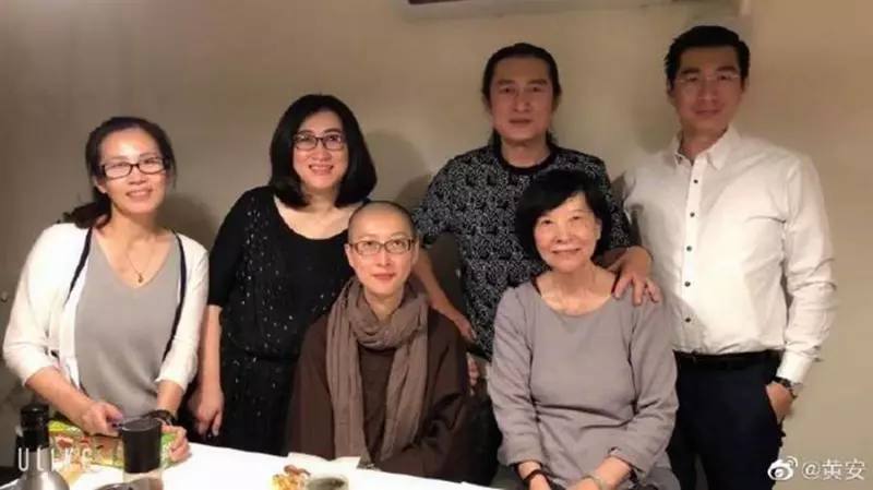 現身桃園機場!黃安「突然返回台灣」網轟又爽用健保 他反駁「有重要任務」:是回台唯一理由