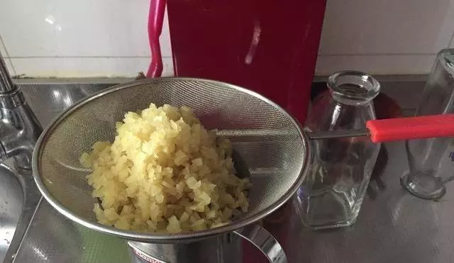 女子自製「生薑茶飲」,不僅調理好了宮寒,還瘦了8斤!整個人的氣色都變好了~