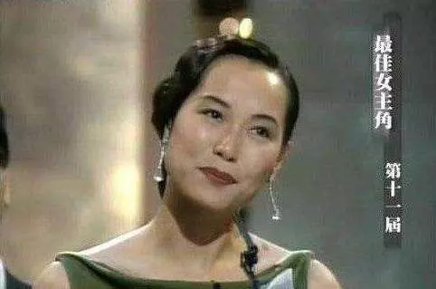 她女扮男裝走紅,卻因「妖媚」被張國榮誇天才,如今出鏡讓人吃驚