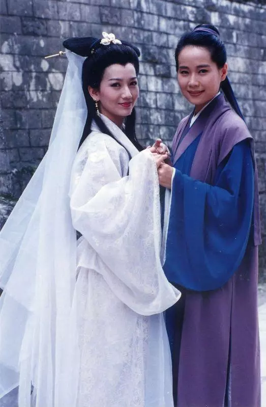 她女扮男裝走紅,卻因「妖媚」被張國榮誇天才,如今出鏡讓人吃驚
