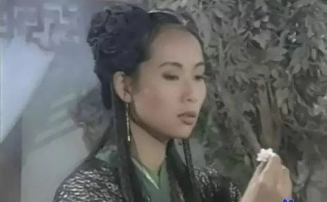 她女扮男裝走紅,卻因「妖媚」被張國榮誇天才,如今出鏡讓人吃驚